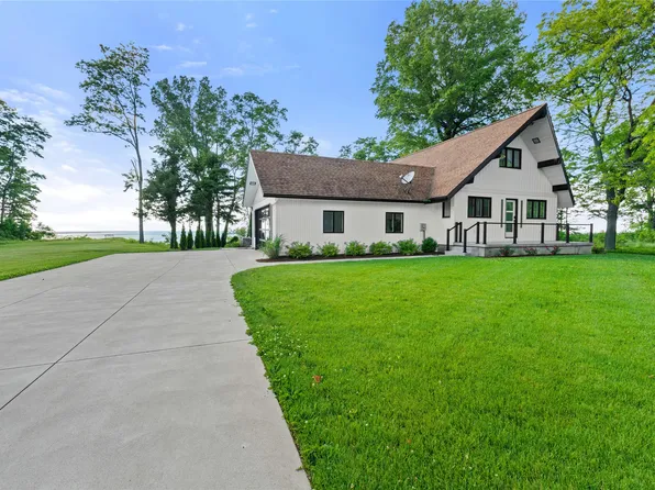 7466 N Shore Dr, Erie, PA 16511