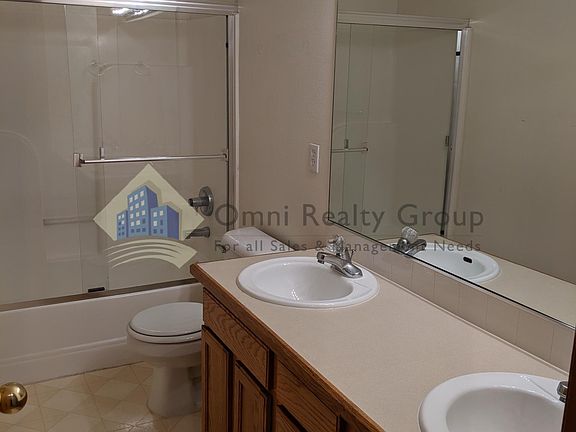 2nd image of 6735 SE Borwick St