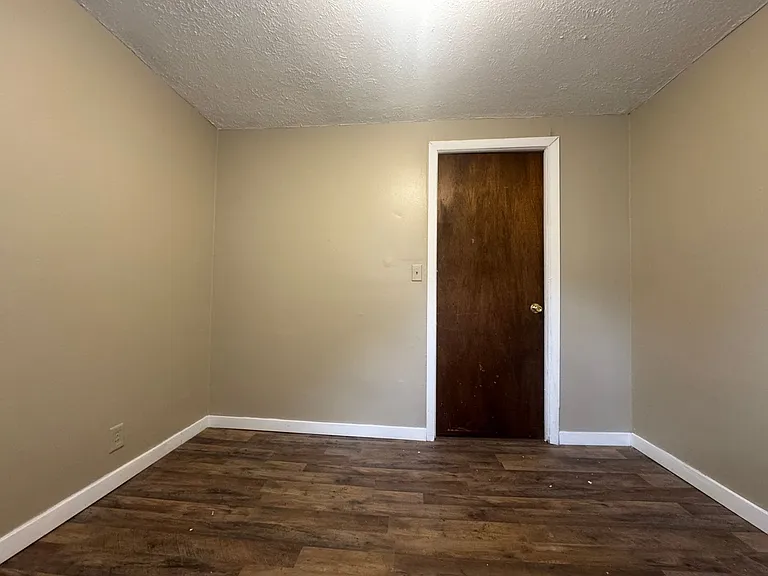 212 Depeyster St — Photo 10