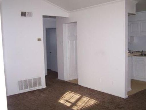 3rd image of 215 W MISTLETOE AVE #D