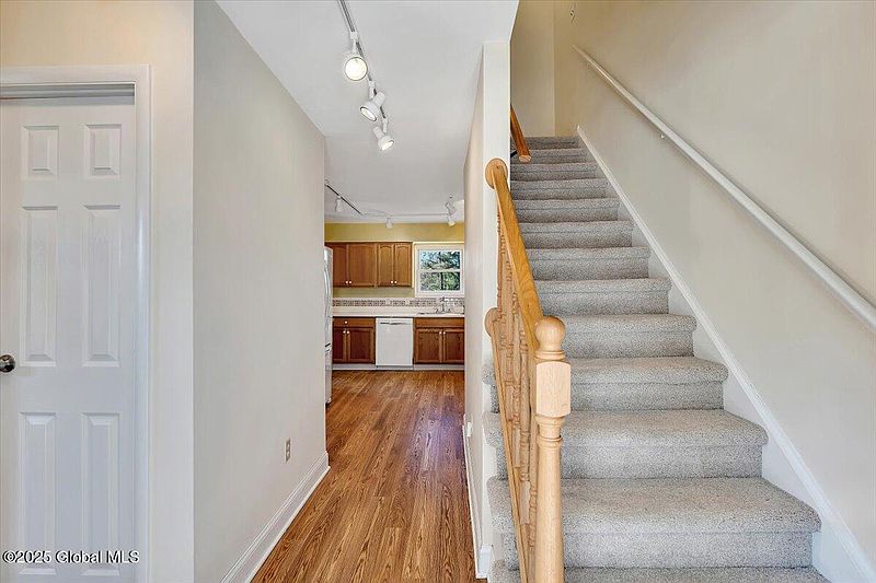 4th image of 350 Dixon Road