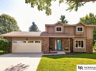 15665 Fountain Hills Dr, Omaha, NE 68118