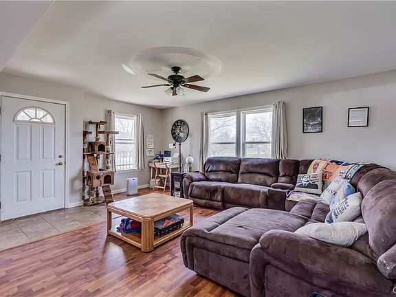 3rd image of 9 Valley Park Dr