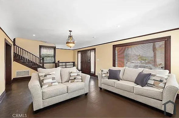 2754 Kenwood Ave — Photo 44