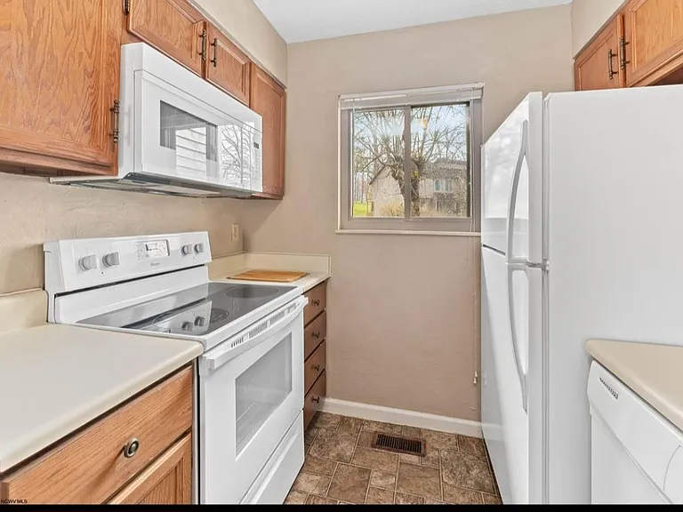 302 Whitetail Ct — Photo 11
