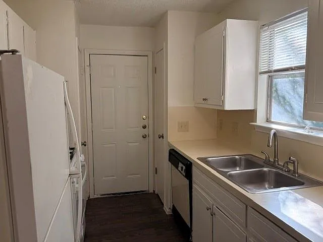 2008 E Stassney Ln #B — Photo 4