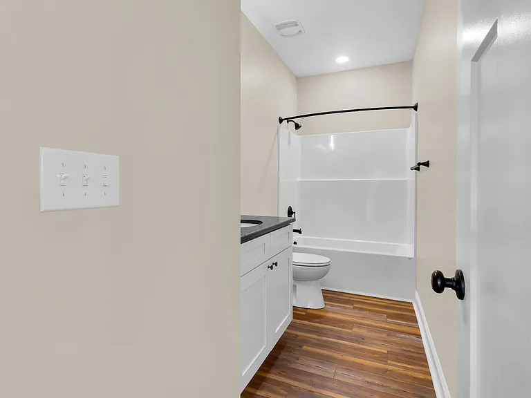136 Macdonald Blvd — Photo 16
