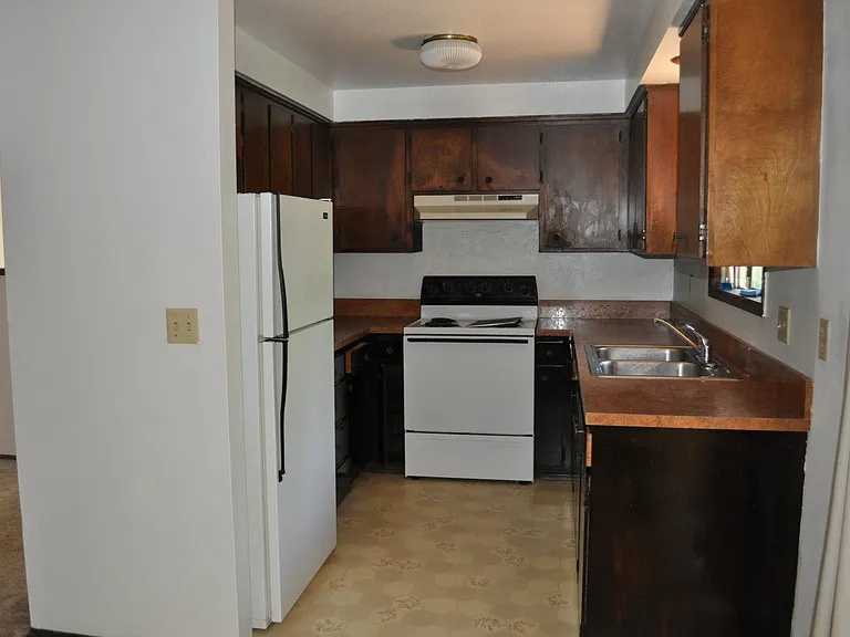3215 NE Lancaster St — Photo 2