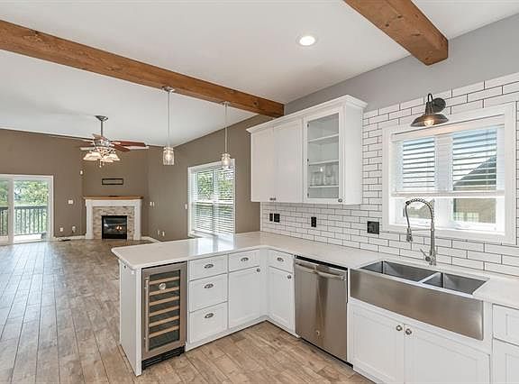 4th image of 41L NE Lake Shore Dr