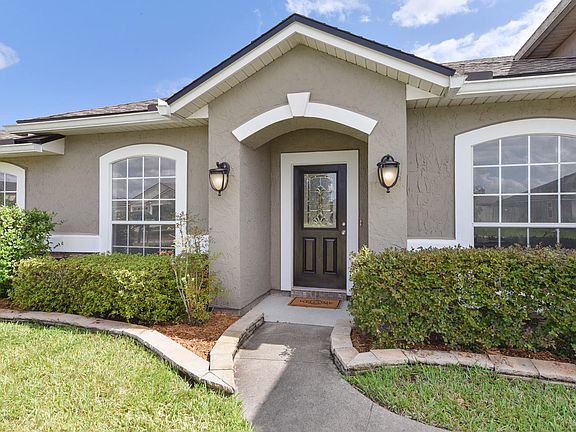 4th image of 2541 Royal Pointe Dr