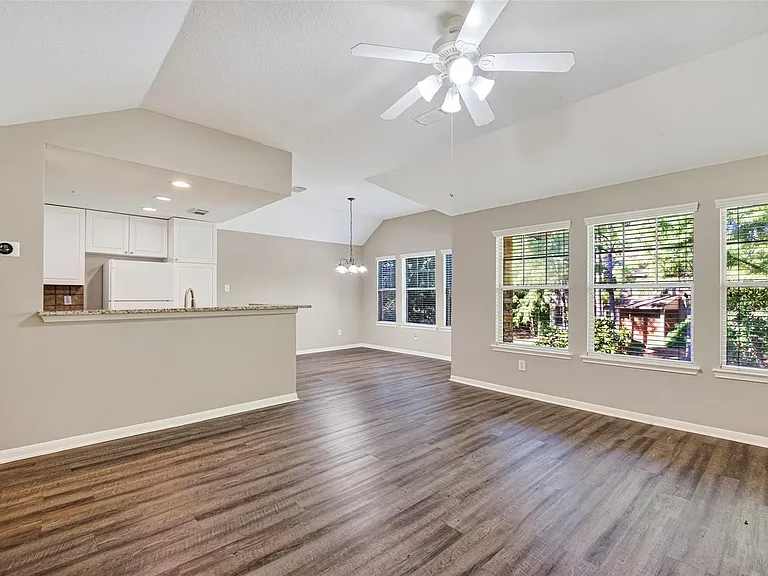 77 Woodlily Pl — Photo 5