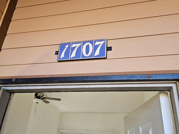 1707 W Wood Bridge Ct