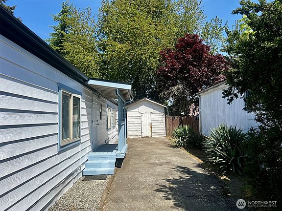 5th image of 4248 A St SE #411