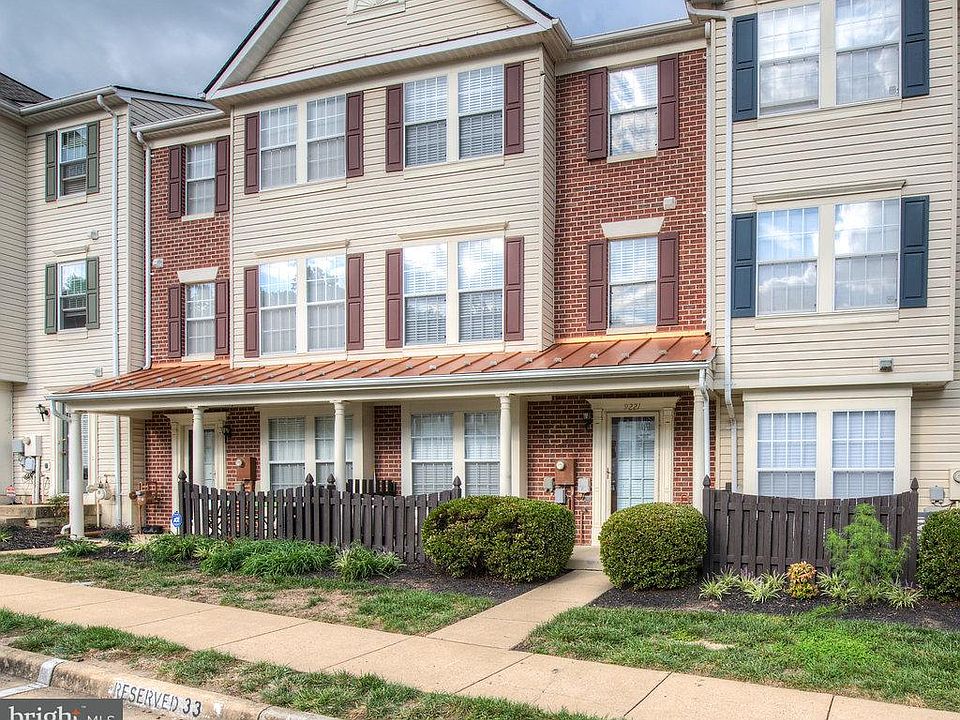 1st image of 9221 Cardinal Forest Ln #32