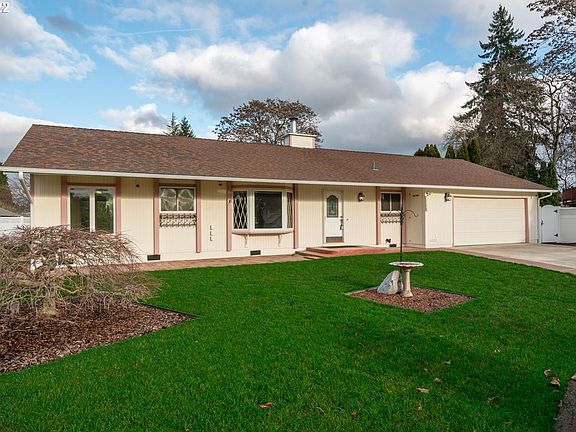 2nd image of 1106 NE 131st Cir