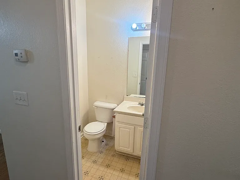 391 Brookview Dr — Photo 4