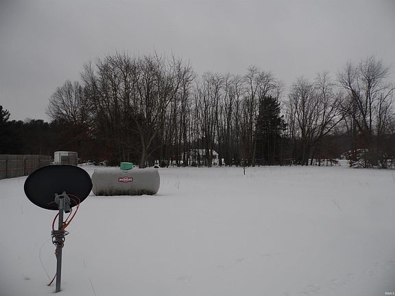 3rd image of 10495 E State Road 8 Rd