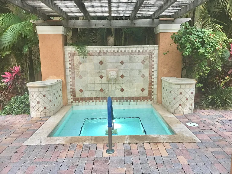 630 Sapodilla Ave #204 — Photo 24