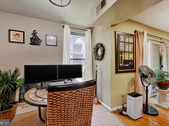 5th image of 136 Duvall Ln APT 102