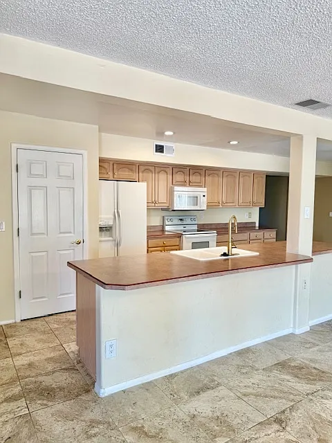 2 bed, 1759 sqft, $1,795 — Photo 4