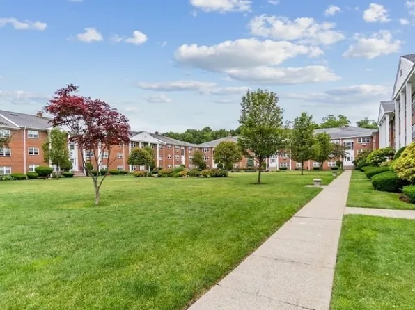 6 Old Colony Ln APT 3, Arlington, MA 02476
