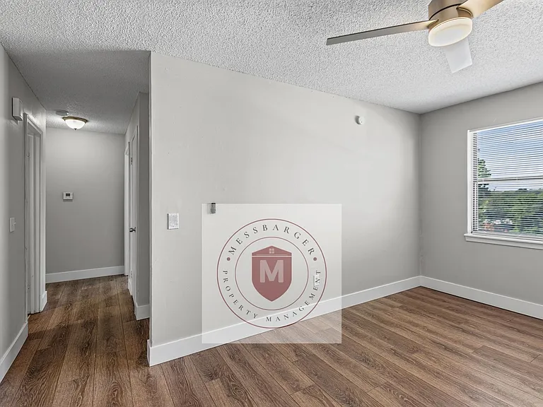 425 Castle Dr — Photo 5