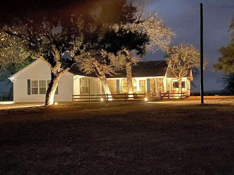 38 Parker Ranch Rd — Photo 2