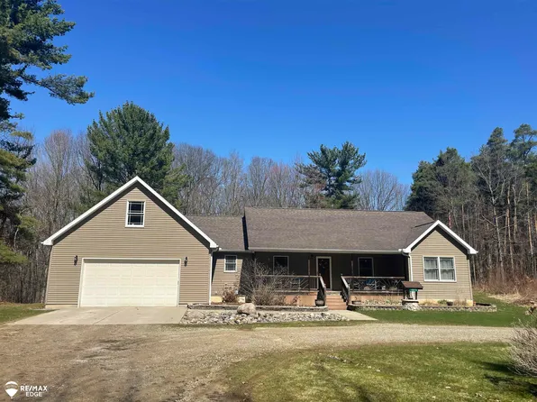 10275 Newland Dr, Otisville, MI 48463