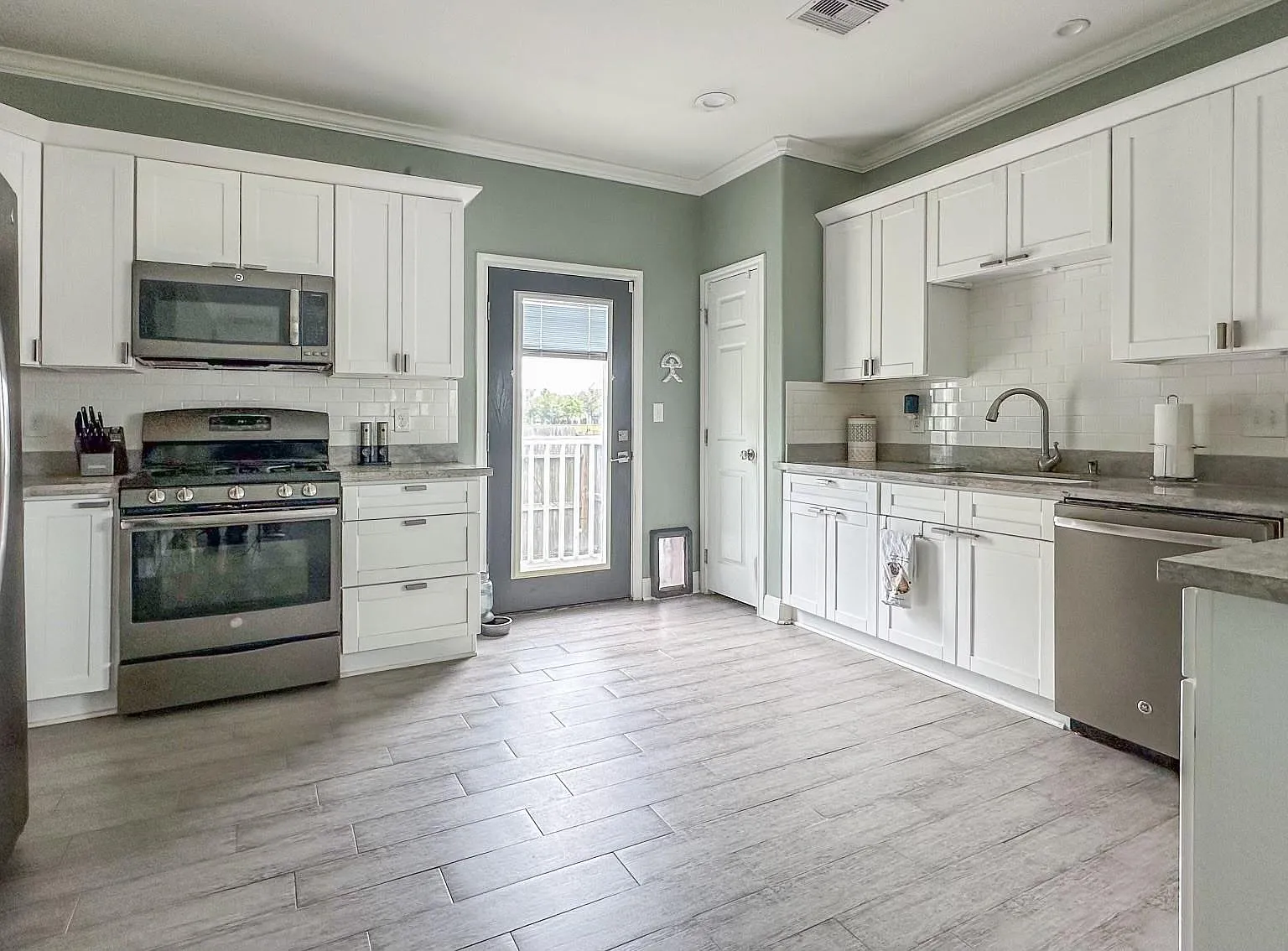 3 bed, 2.5 bath, 1678 sqft, $2,600 — Photo 4