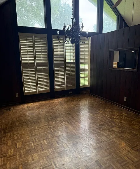 1115 Ivy Ln — Photo 3