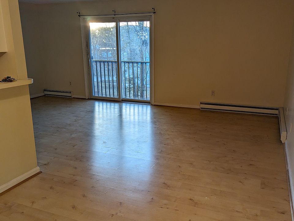 2nd image of 35 Seminary Hl APT 6