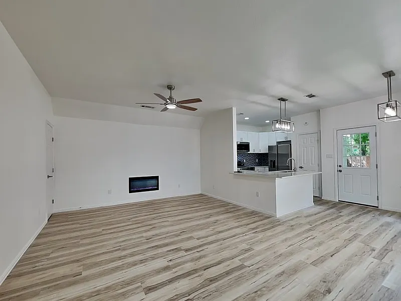 3 bed, 2.5 bath, 1537 sqft, $2,350 — Photo 3