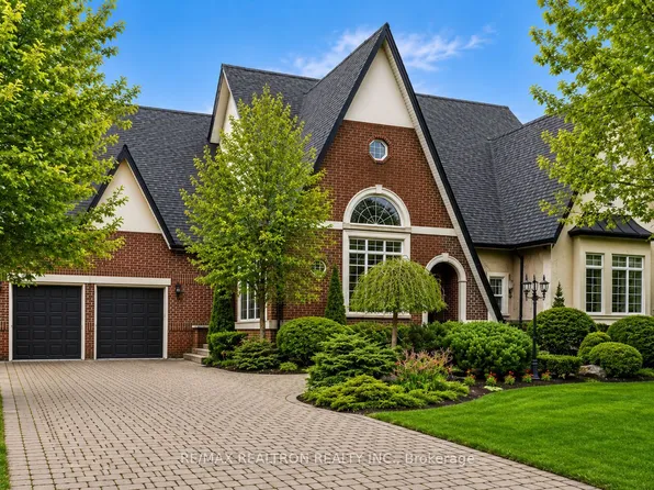 4 The Fairways, Markham, ON L6C 1Z4