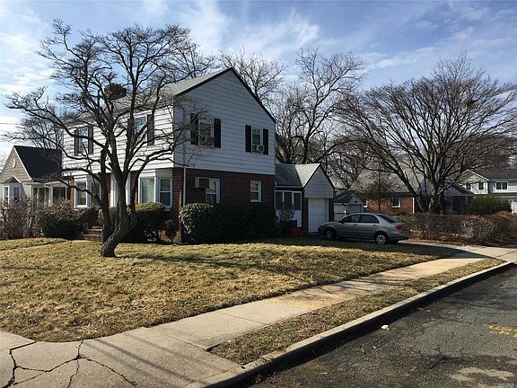 3rd image of 558 Langley Ave