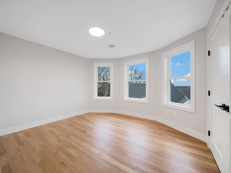 9 Wenham St #7 — Photo 4