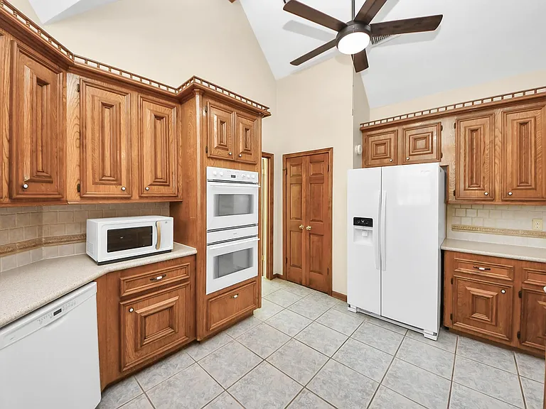 10503 Great Plains Ln — Photo 14
