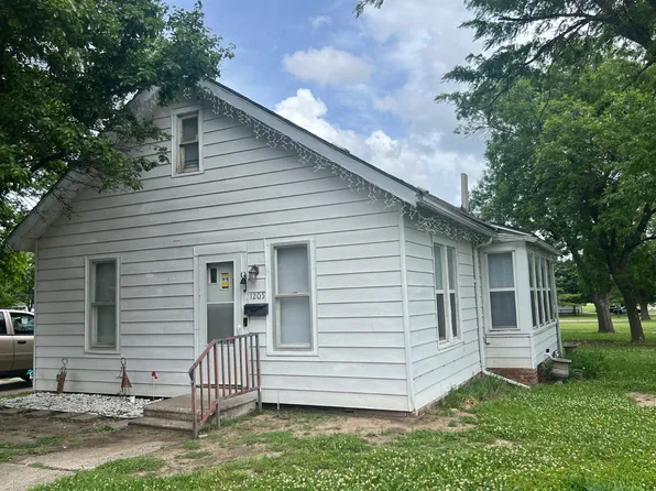 1205 N Buckeye St, Iola, KS 66749