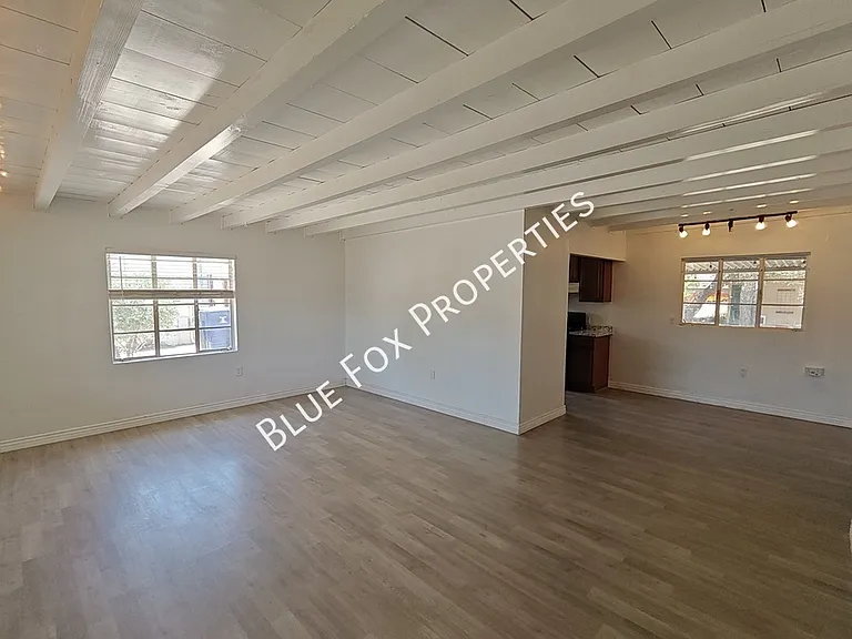 2233 N Isabel Blvd — Photo 5