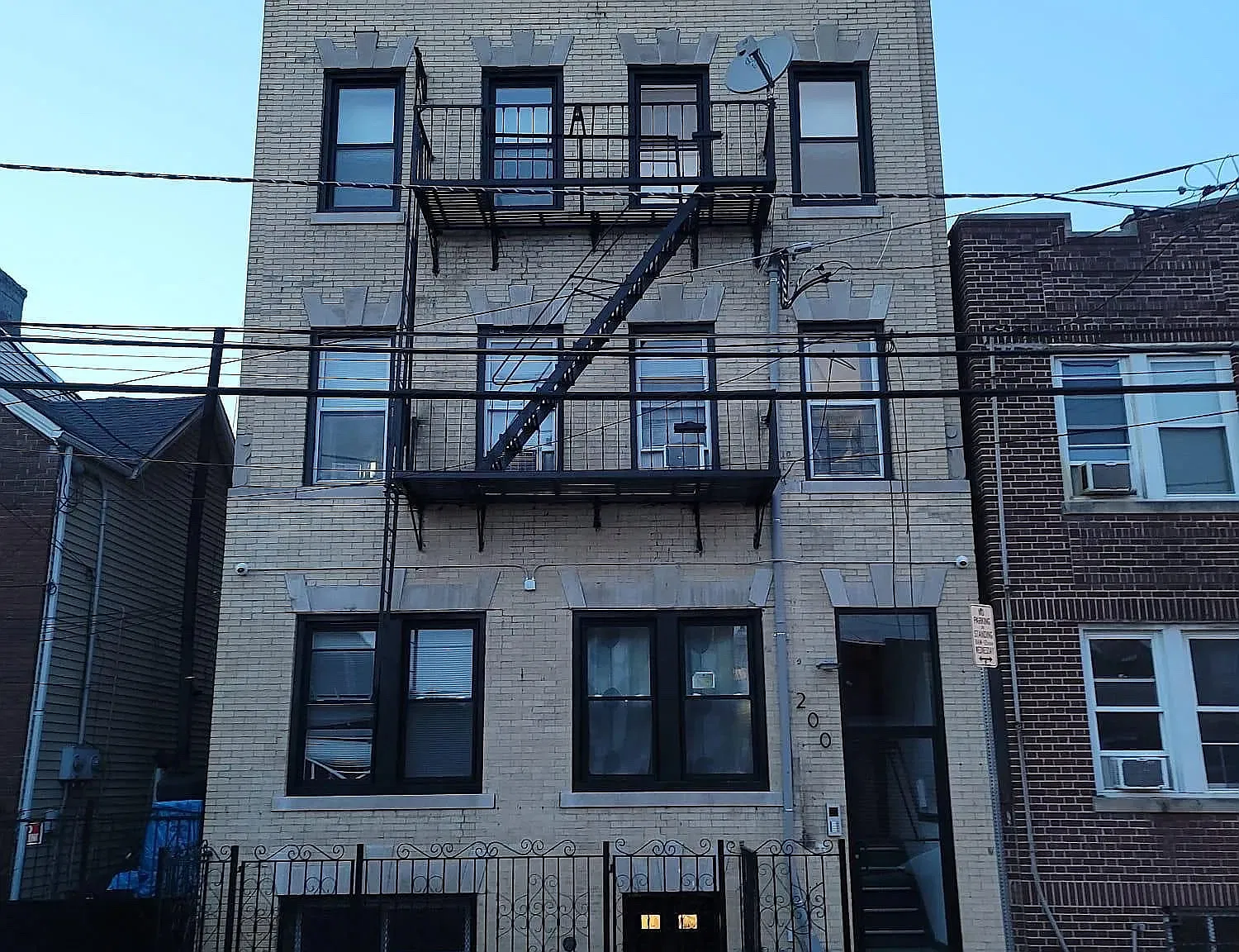 2 bed, 650 sqft, $1,950 — Photo 1