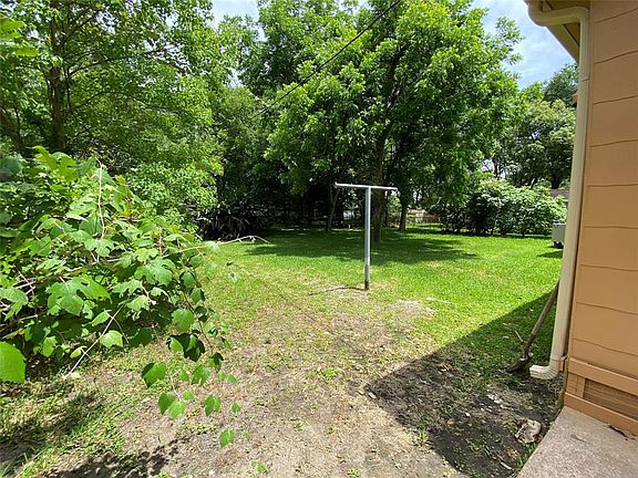 5th image of 1509 W Houston Dr