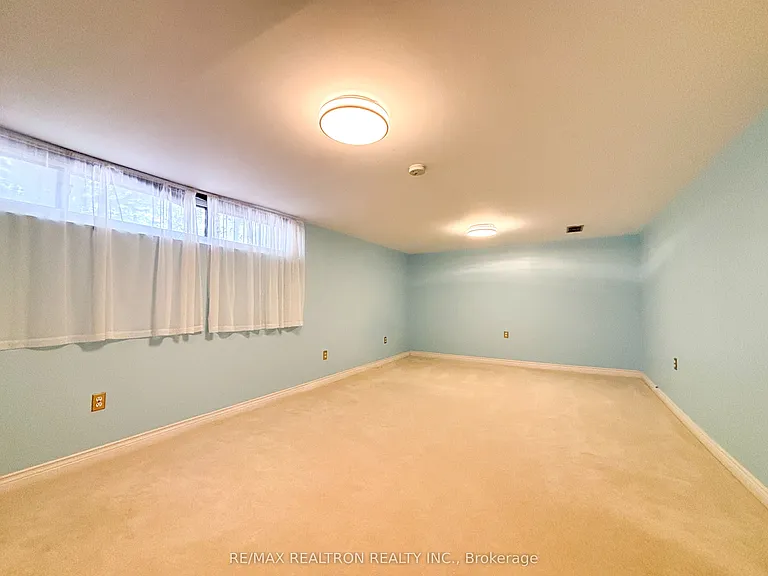 7 Rockport Cres — Photo 5