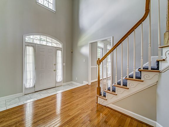 5th image of 182 Castlewood Rd