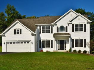 2 Cragmoor Ln, Colonie, NY 12205