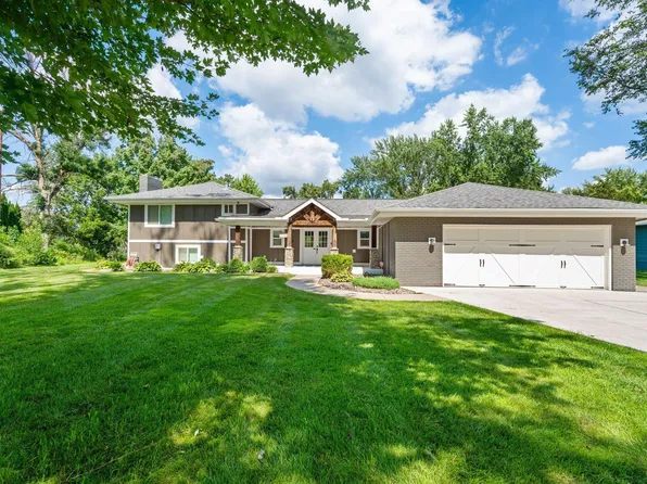 535 W River Pkwy, Champlin, MN 55316