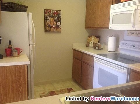 2nd image of N110W17158 Ashbury Ln Unit 1-2