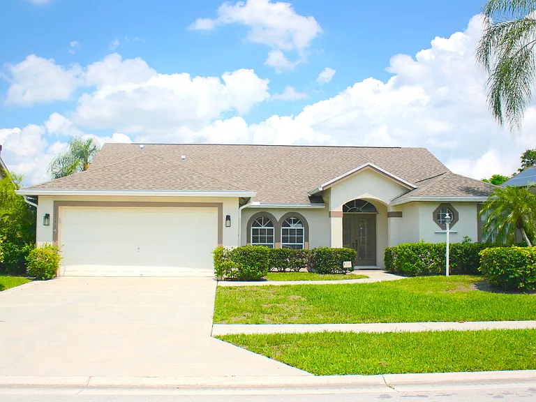 12744 Meadowbreeze Dr — Photo 2
