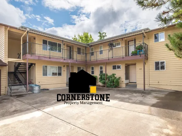 1884 Medart Ln, Grants Pass, OR 97527