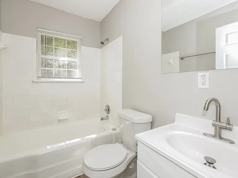 1414434_029_bathroom_12916998.jpg
