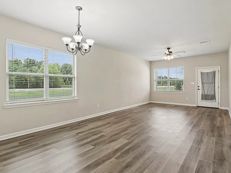 3052 S Roth Ave — Photo 4