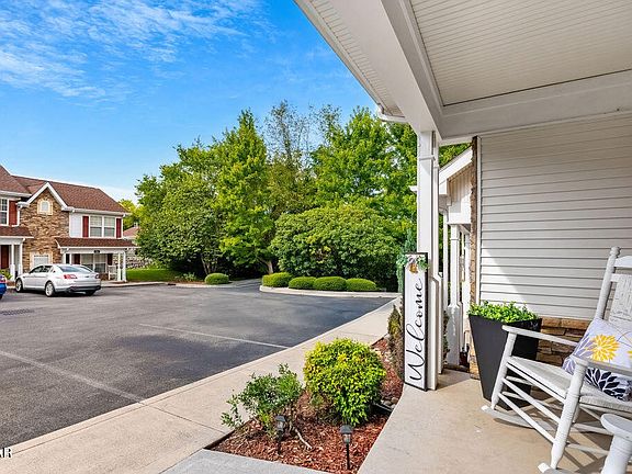 3rd image of 528 Orchard Valley Way #528